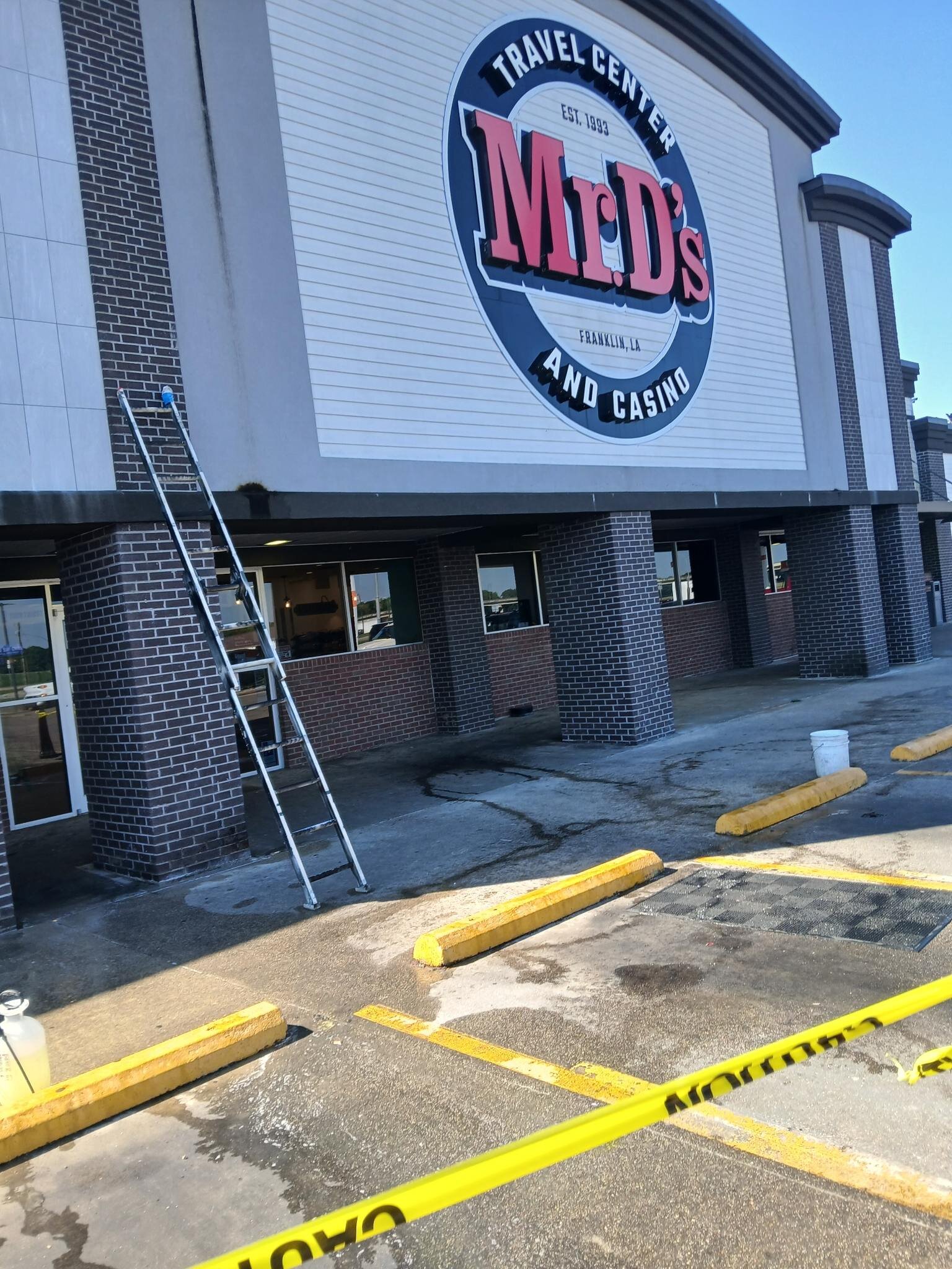 Commercial pressure washing — Mr. D's storefront, Franklin LA